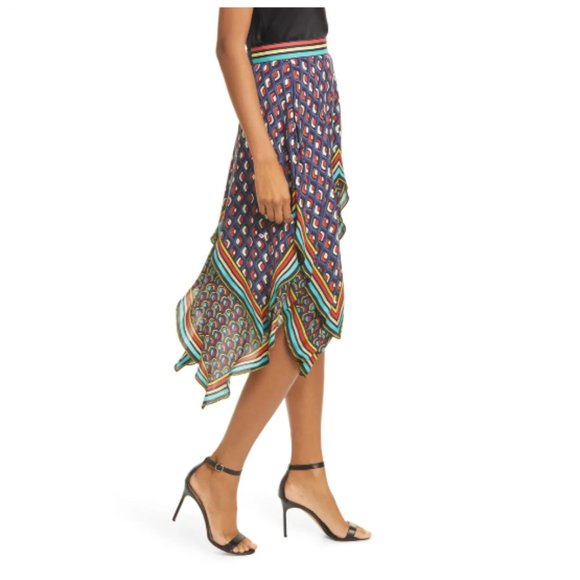 Alice + Olivia | Maura Tiered Handkerchief Skirt - Picture 4 of 16